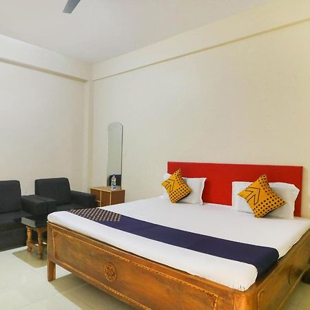 Spot On 68151 Prafulla Palace Hotel Jatani ภายนอก รูปภาพ