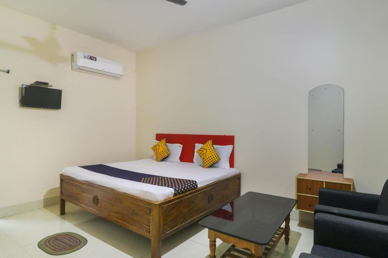 Spot On 68151 Prafulla Palace Hotel Jatani ภายนอก รูปภาพ