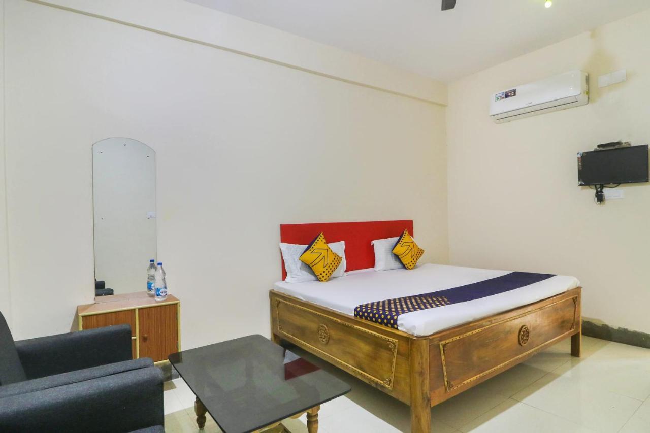 Spot On 68151 Prafulla Palace Hotel Jatani ภายนอก รูปภาพ