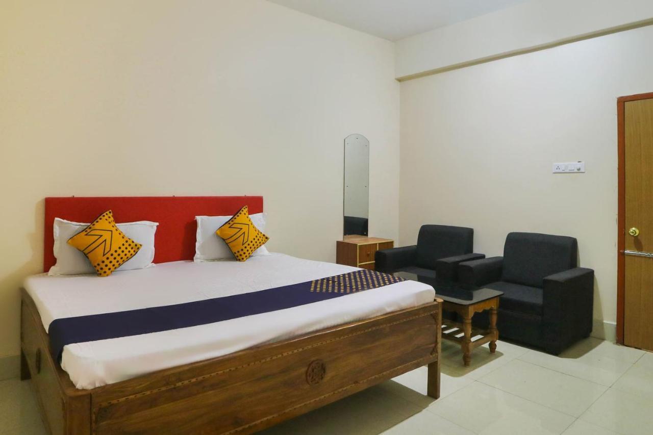 Spot On 68151 Prafulla Palace Hotel Jatani ภายนอก รูปภาพ