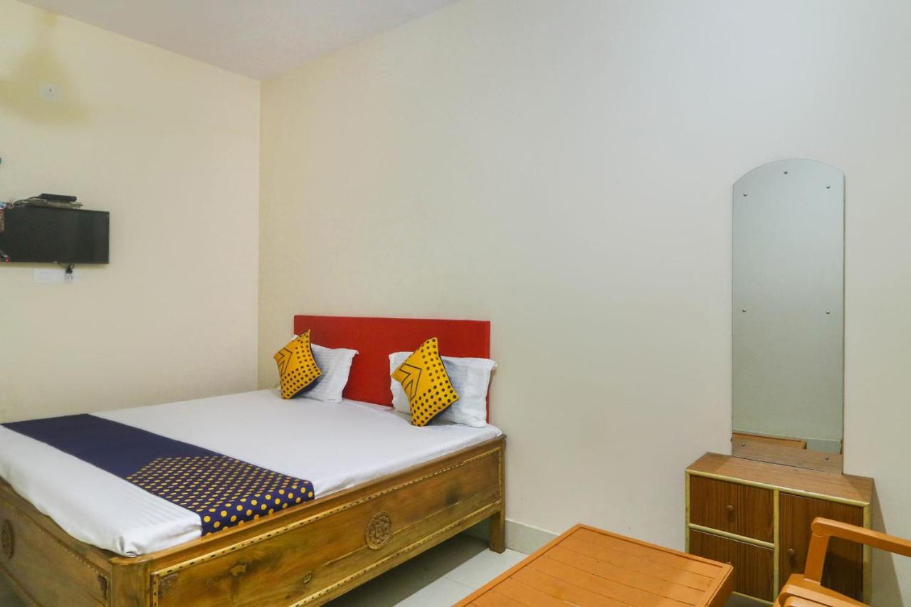 Spot On 68151 Prafulla Palace Hotel Jatani ภายนอก รูปภาพ