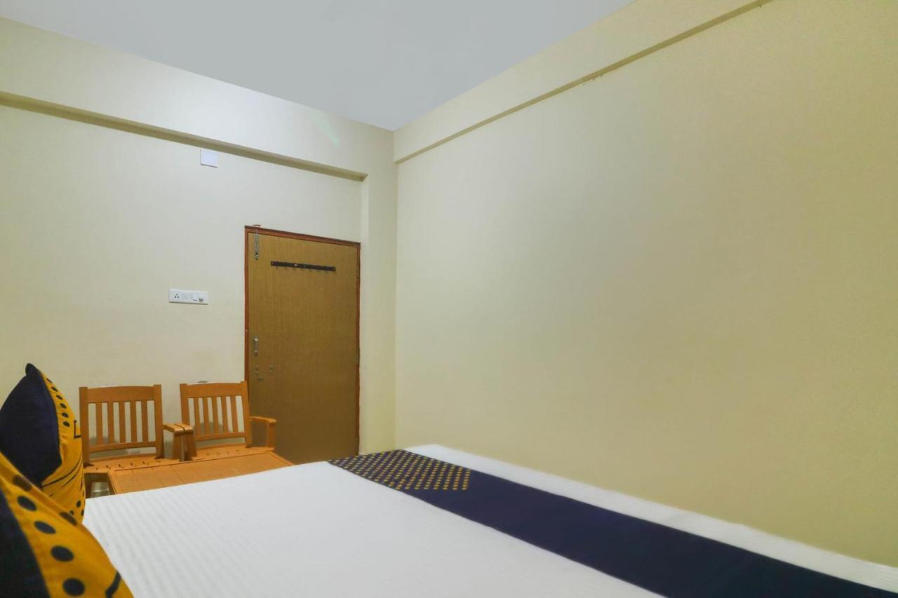 Spot On 68151 Prafulla Palace Hotel Jatani ภายนอก รูปภาพ