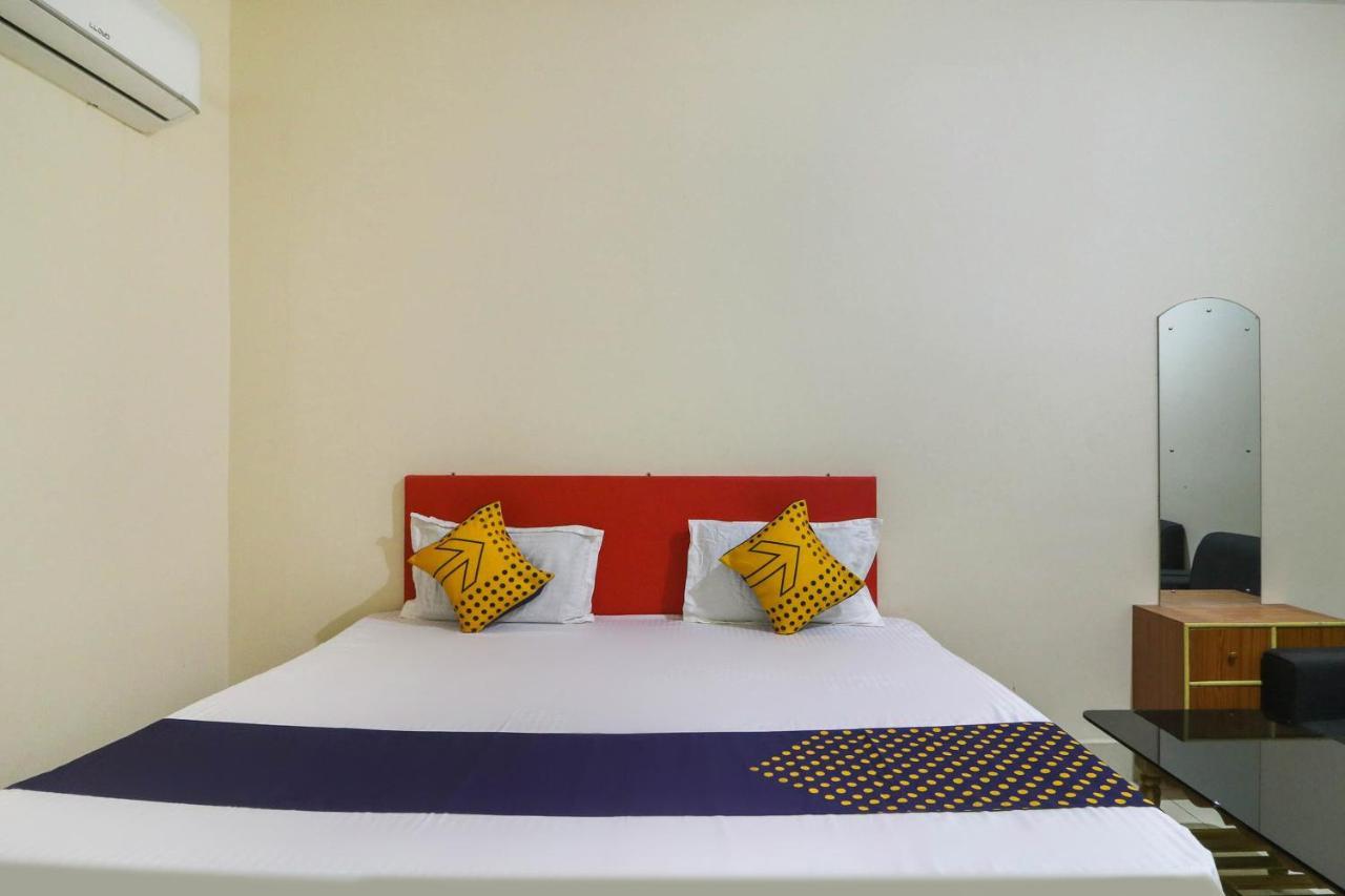 Spot On 68151 Prafulla Palace Hotel Jatani ภายนอก รูปภาพ