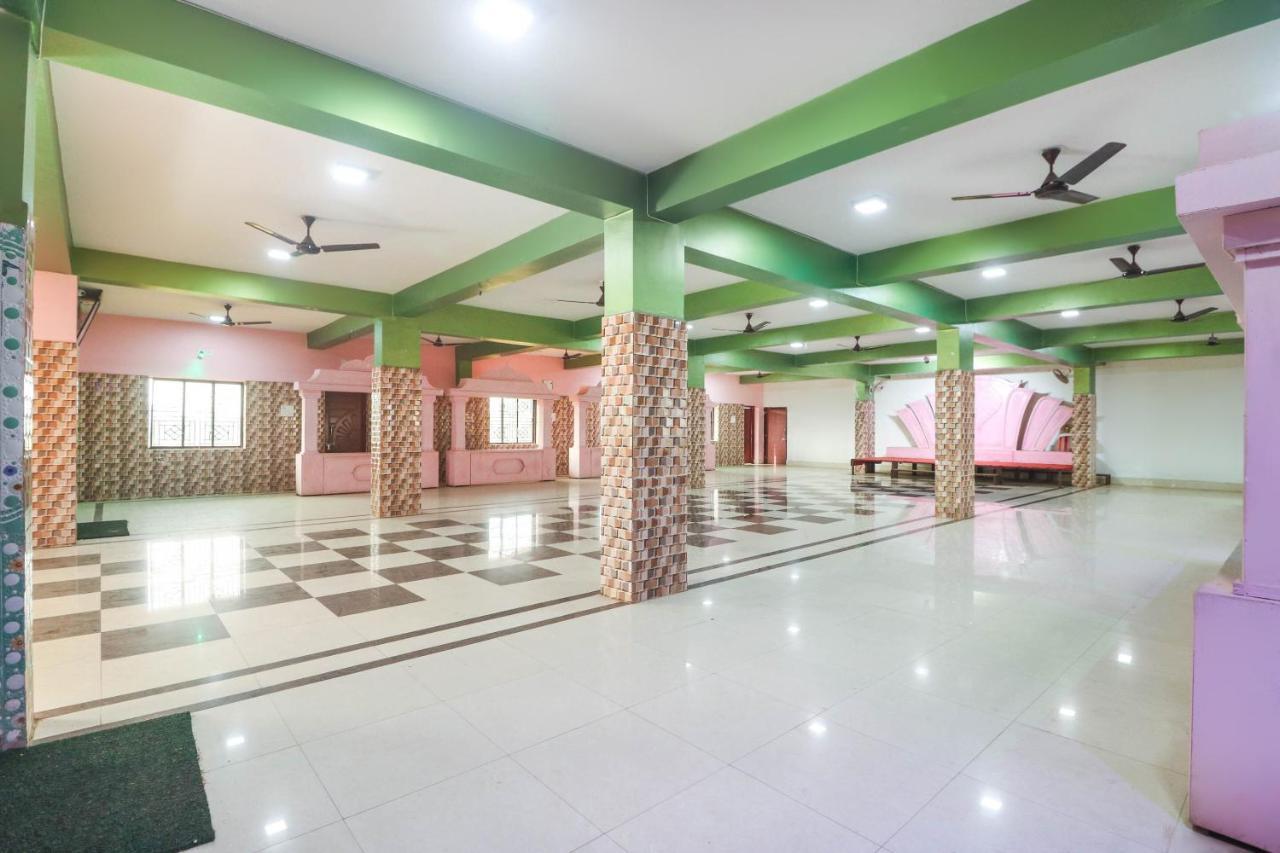 Spot On 68151 Prafulla Palace Hotel Jatani ภายนอก รูปภาพ